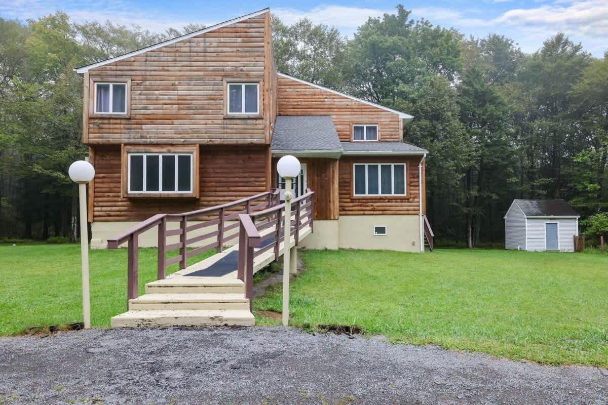 Relax In Blakeslee - Spacious 5Br Home With Bbq Exterior photo