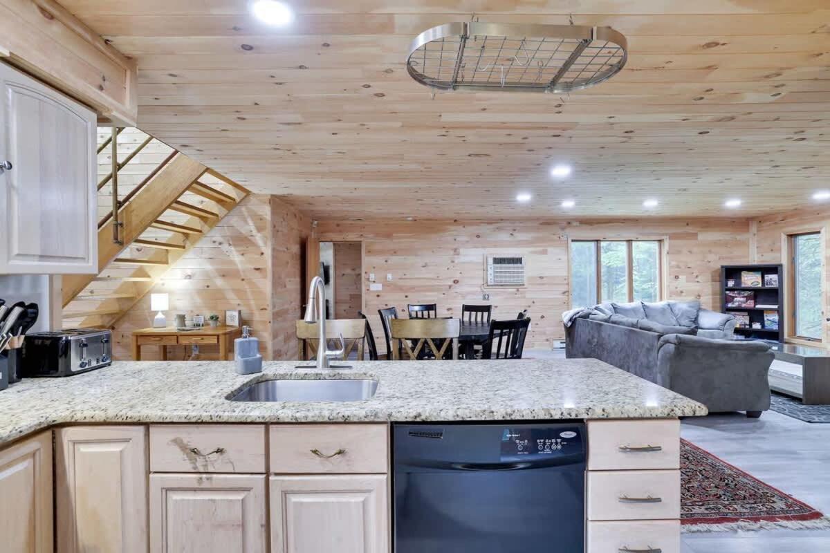Relax In Blakeslee - Spacious 5Br Home With Bbq Exterior photo